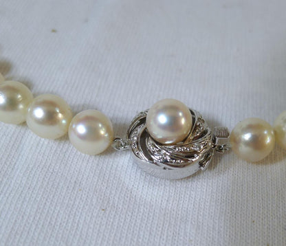 Honpuchar white 8mm bead necklace 44cm with WG14K clasp and diamond close-up