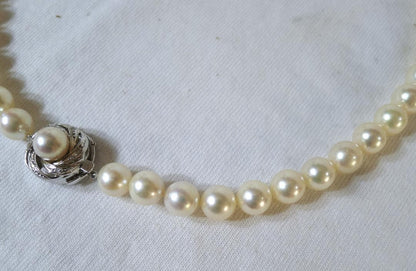 Honpuchar white 8mm bead necklace 44cm with WG14K clasp and diamond close-up