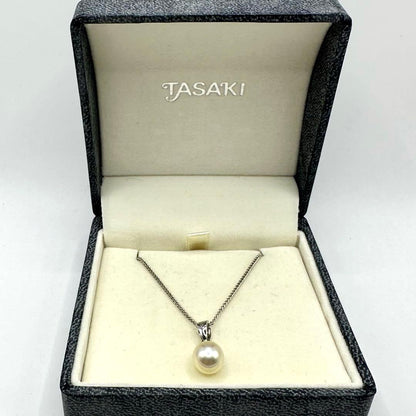 TASAKI silver necklace with single pearl pendant and 40 cm chain displayed with case