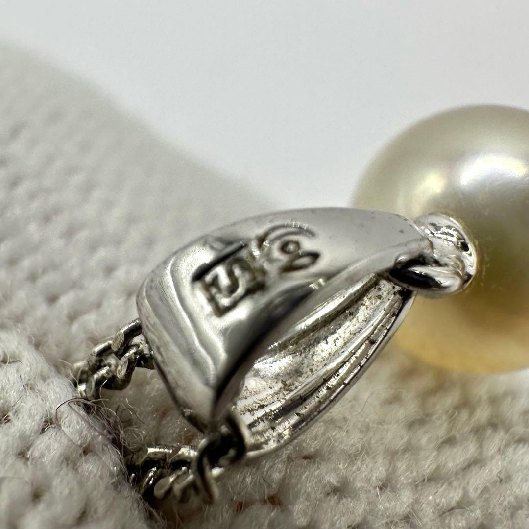 TASAKI silver necklace with single pearl pendant and 40 cm chain displayed with case