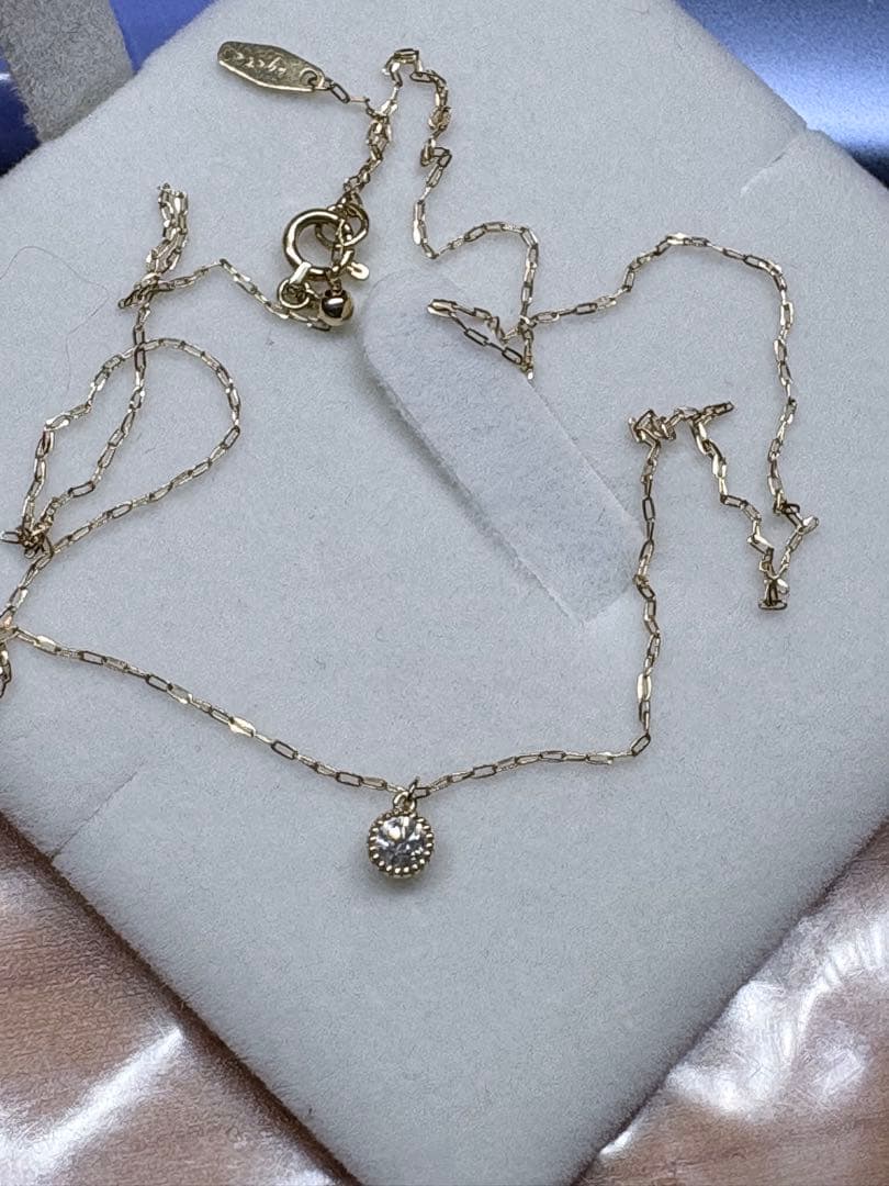 agete diamond necklace with 0.1CT carat weight crafted in K18 gold on a white background