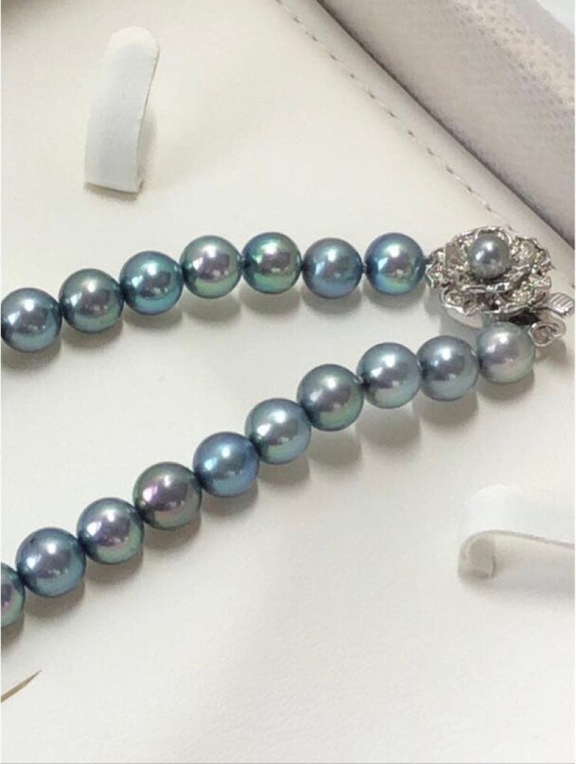 Akoya pearl necklace with blue-gray round pearls 8.0-8.5mm on silver clasp, 43cm length