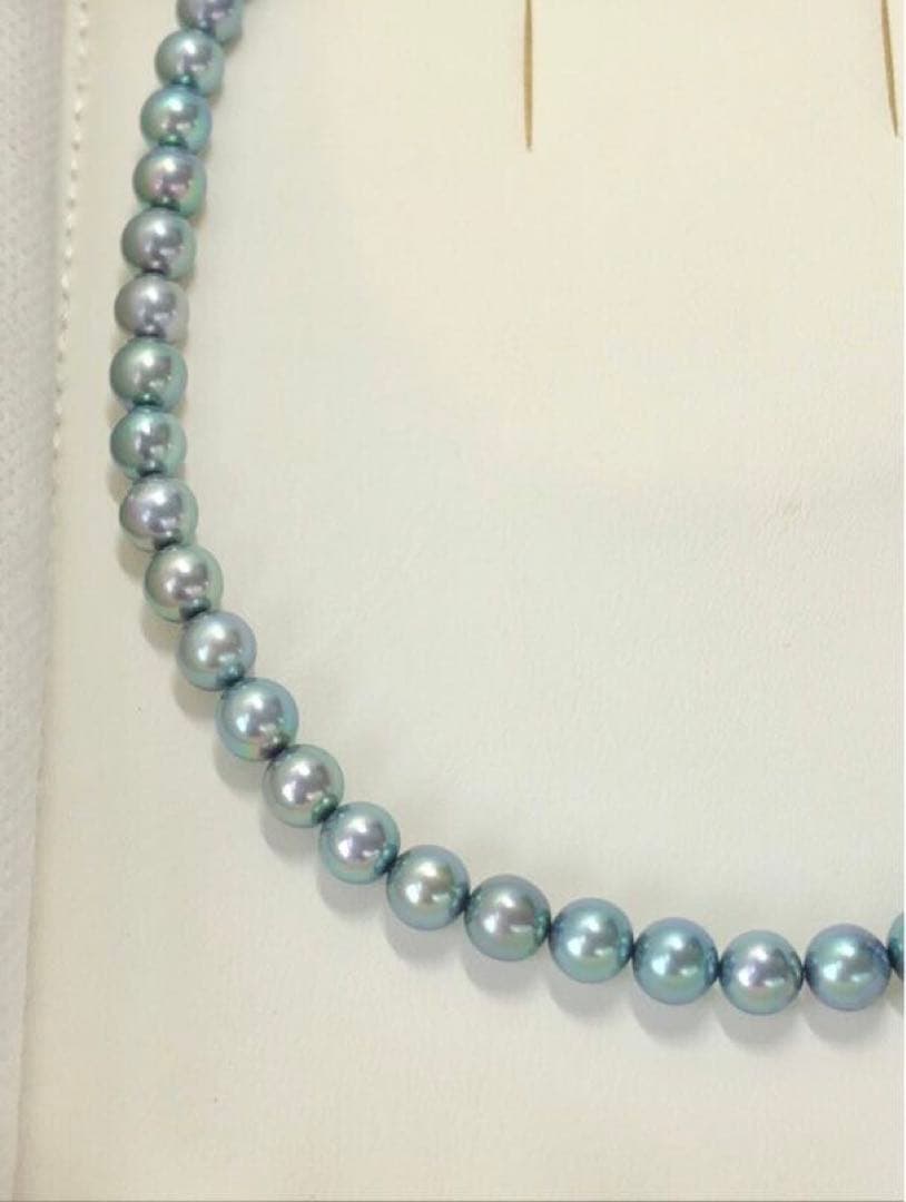 Akoya pearl necklace with blue-gray round pearls 8.0-8.5mm on silver clasp, 43cm length