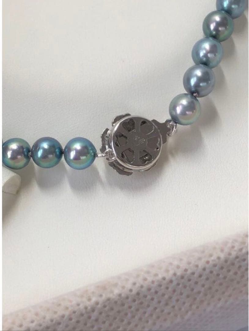Akoya pearl necklace with blue-gray round pearls 8.0-8.5mm on silver clasp, 43cm length