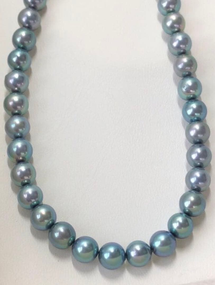 Akoya pearl necklace with blue-gray round pearls 8.0-8.5mm on silver clasp, 43cm length