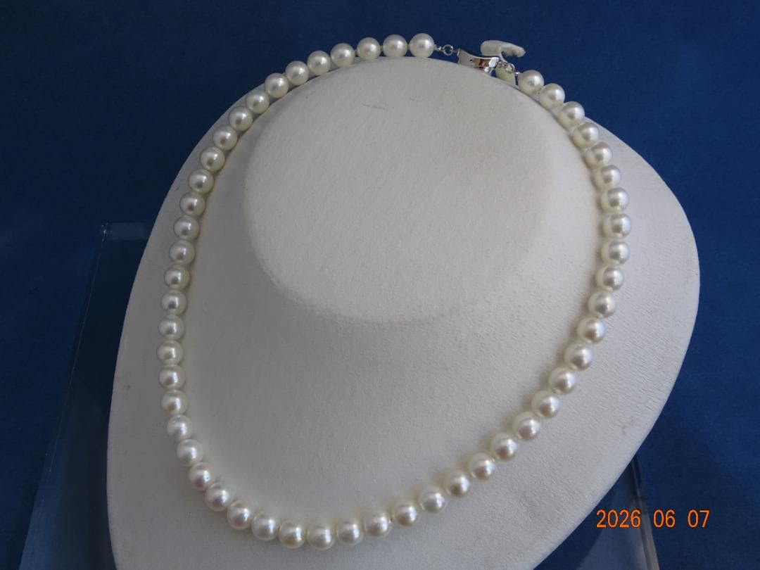 Akoya pearl necklace featuring 7.5-8mm almost round white pearls with pink, blue, and cream hues on a 43cm chain