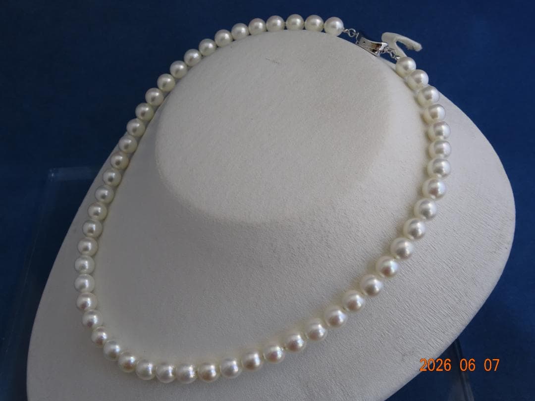 Akoya pearl necklace featuring 7.5-8mm almost round white pearls with pink, blue, and cream hues on a 43cm chain