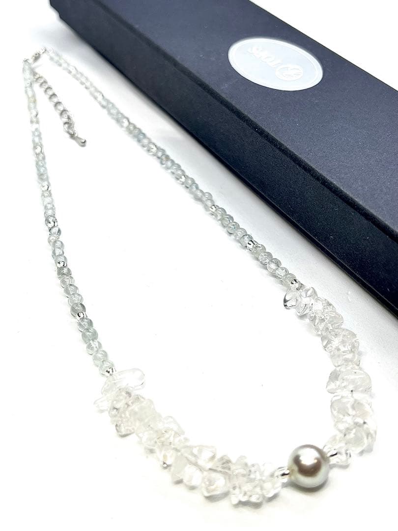 Akoya pearl necklace featuring natural 8.3 mm pearls and 3-4 mm aquamarine stones on a 40-45 cm chain