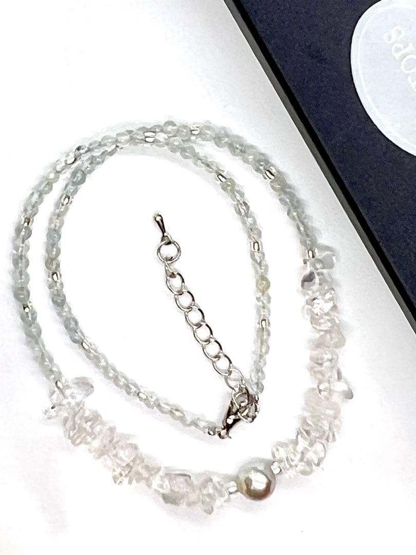 Akoya pearl necklace featuring natural 8.3 mm pearls and 3-4 mm aquamarine stones on a 40-45 cm chain