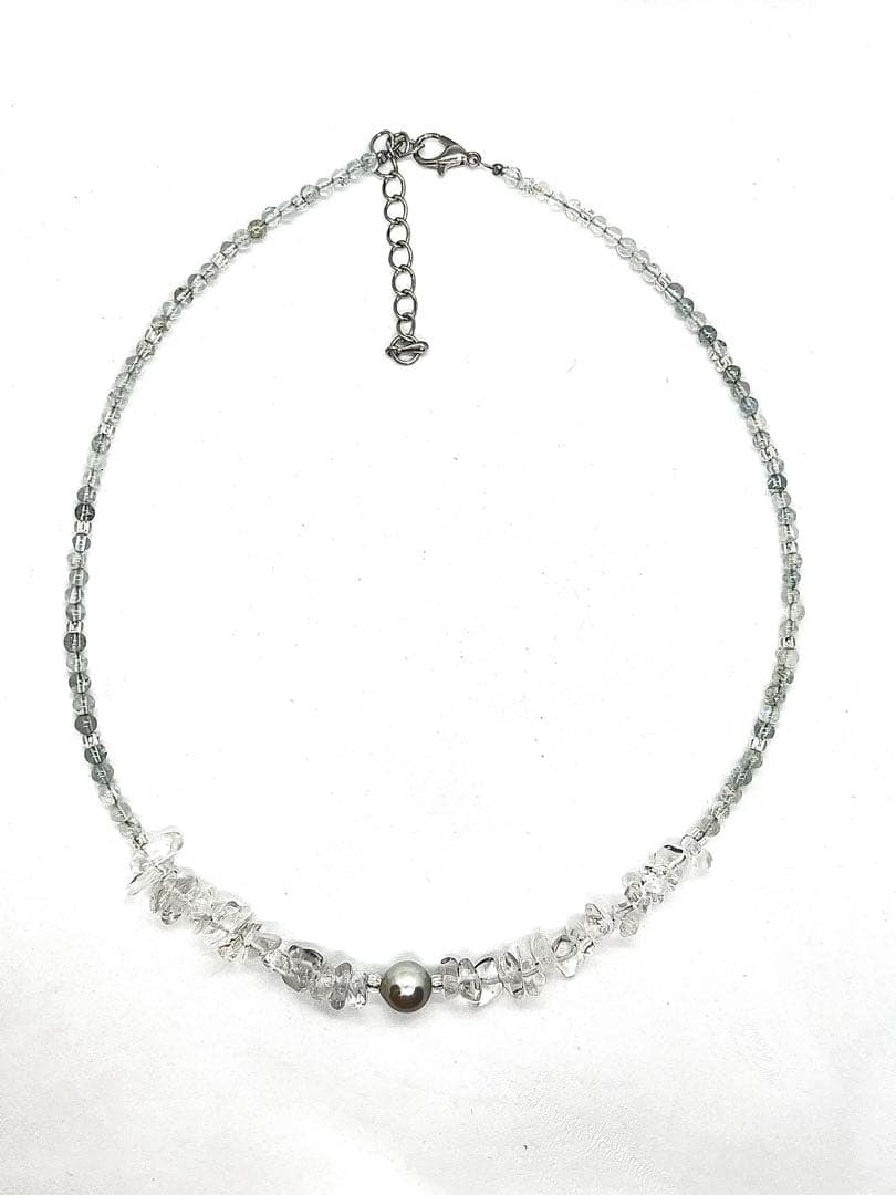 Akoya pearl necklace featuring natural 8.3 mm pearls and 3-4 mm aquamarine stones on a 40-45 cm chain