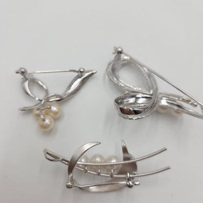 Set of 3 Akoya pearl brooches with white 6-7mm pearls and silver925 metal