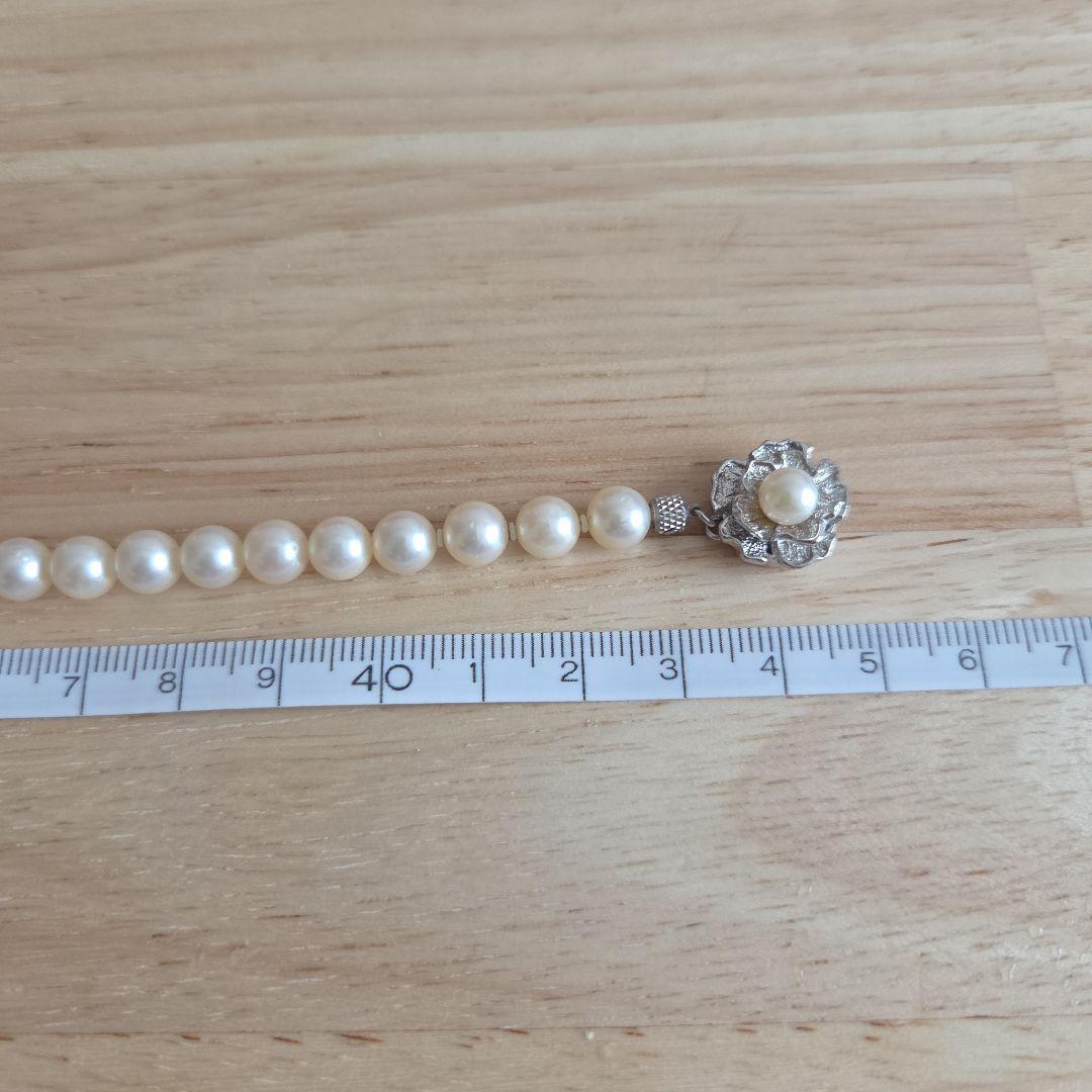Elegant Akoya pearl necklace with white round pearls arranged in a single strand