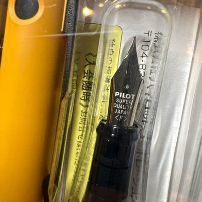 PILOT LIGHTIVE Limited Edition fountain pen set with fine tip F in red and mustard colors with cartridge ink