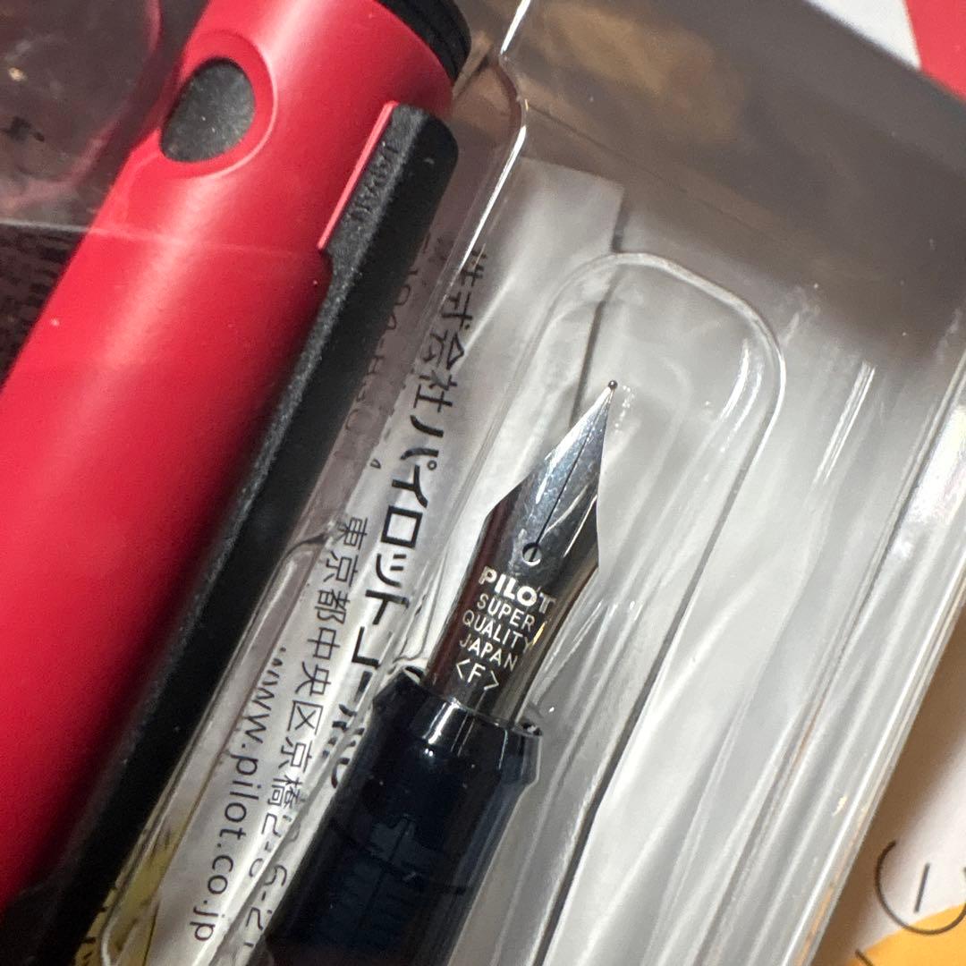 PILOT LIGHTIVE Limited Edition fountain pen set with fine tip F in red and mustard colors with cartridge ink