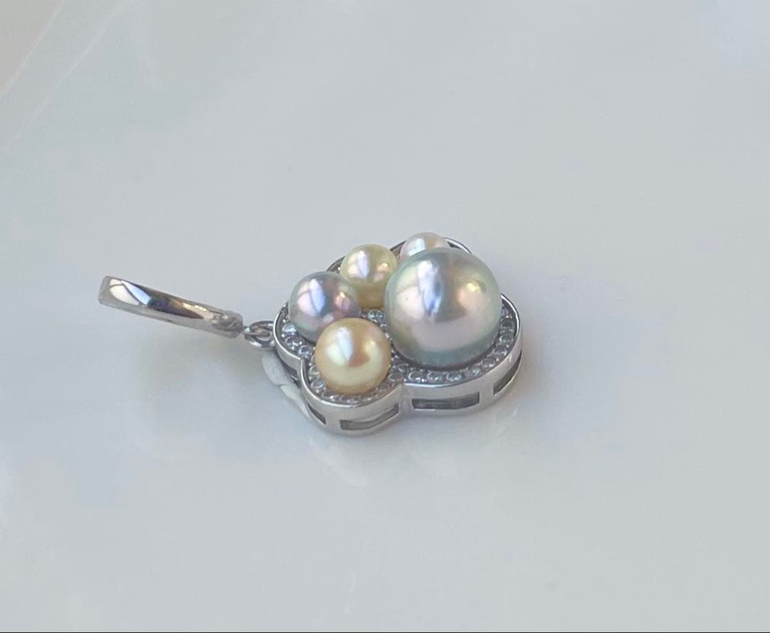 Akoya pearl multi-color pendant with blue pearl center and openable heart-shaped paw print bail on S925 silver