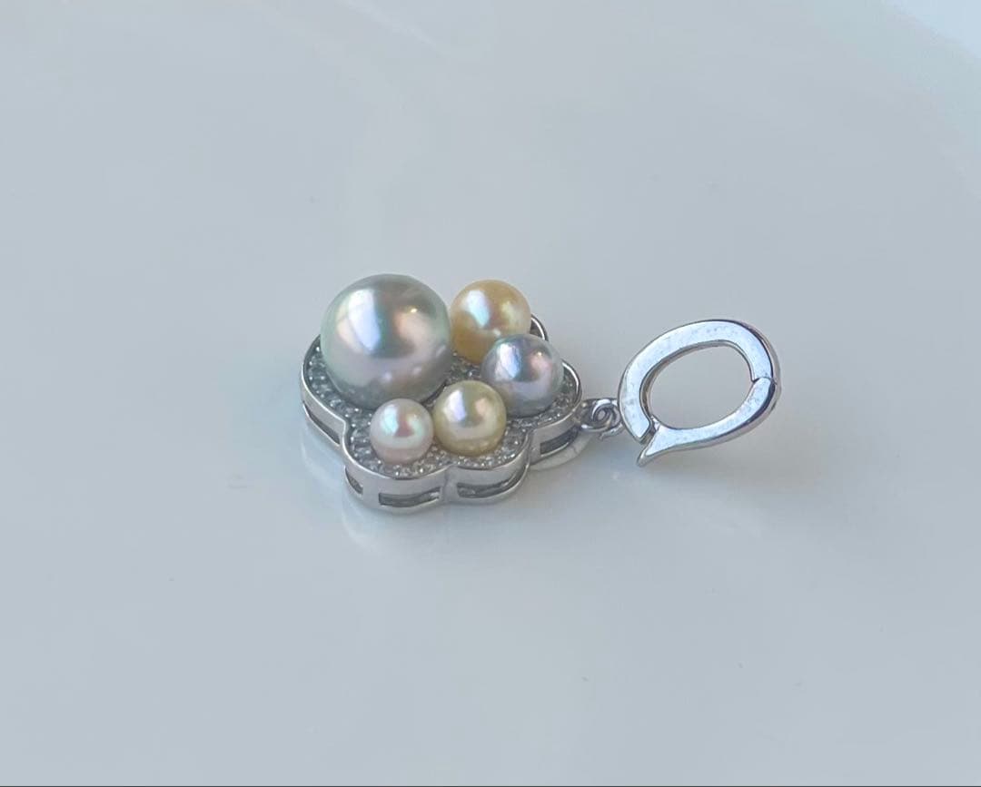 Akoya pearl multi-color pendant with blue pearl center and openable heart-shaped paw print bail on S925 silver