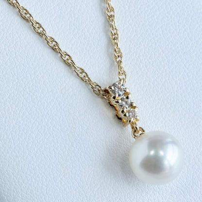 K18 yellow gold Mikimoto necklace featuring 8 mm Akoya pearl and diamond pendant measuring 1.7 cm by 0.84 cm