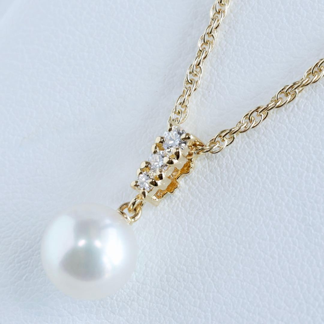 K18 yellow gold Mikimoto necklace featuring 8 mm Akoya pearl and diamond pendant measuring 1.7 cm by 0.84 cm