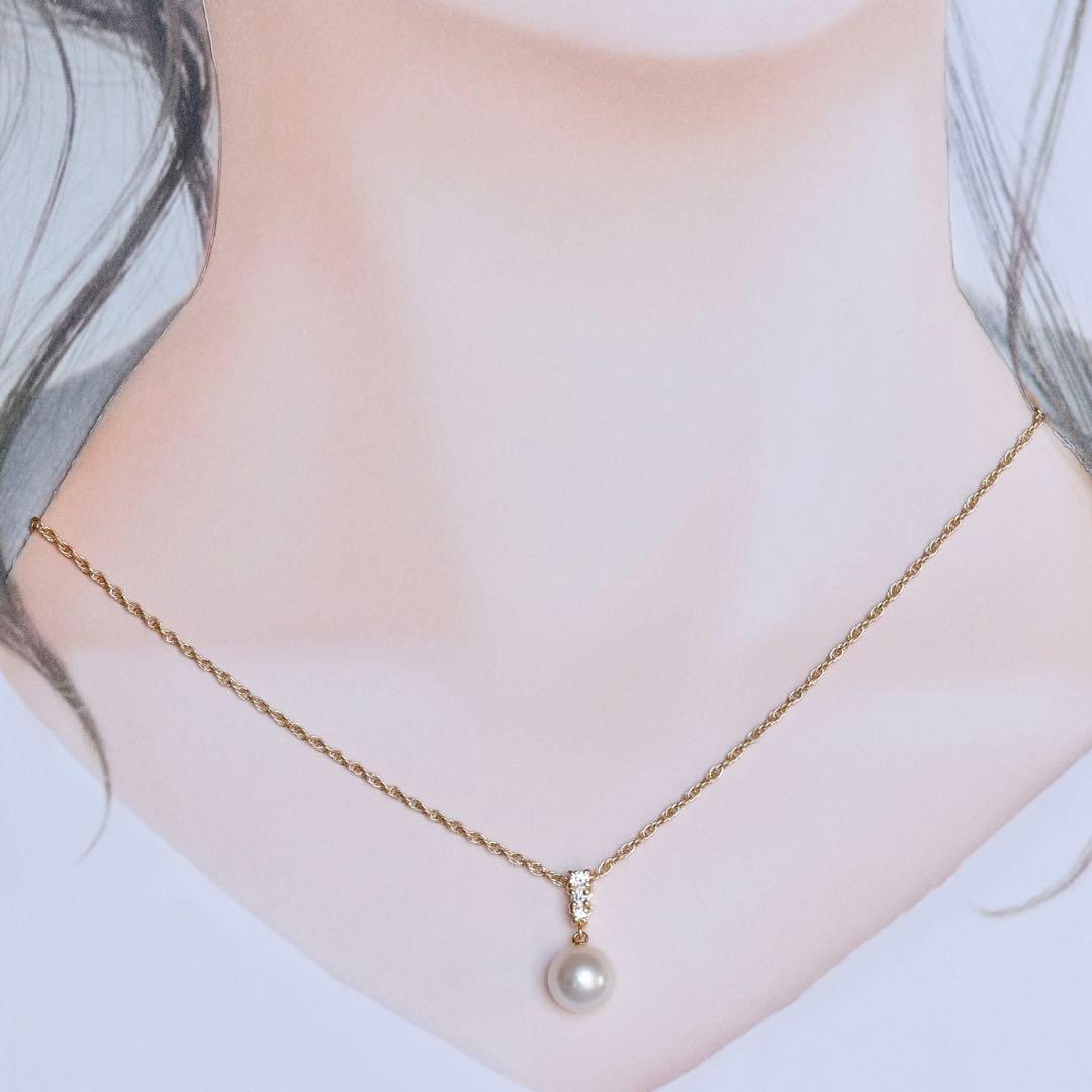 K18 yellow gold Mikimoto necklace featuring 8 mm Akoya pearl and diamond pendant measuring 1.7 cm by 0.84 cm