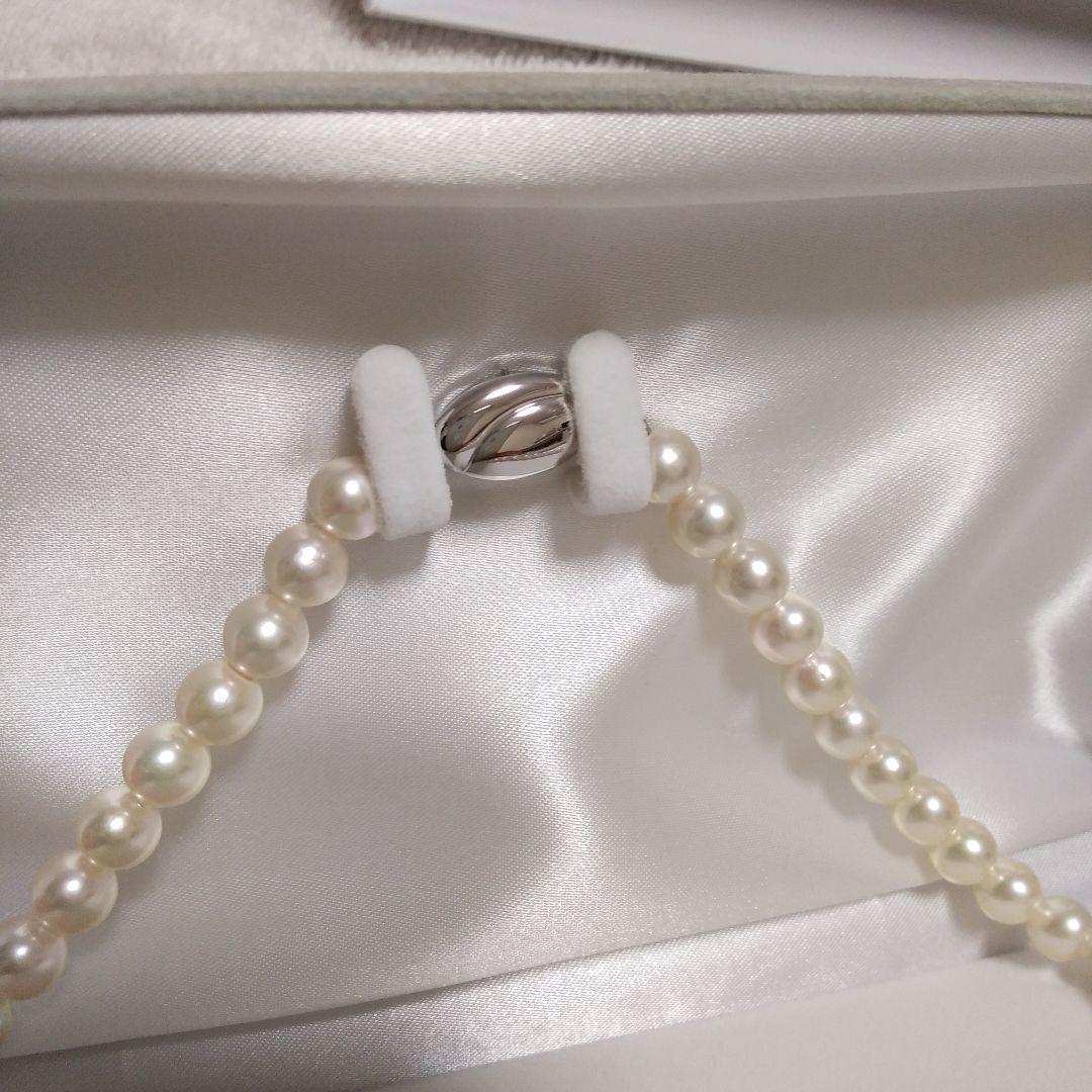 Akoya pearl necklace 43cm with 53 white pearls 7.5-8mm and silver one-push clasp
