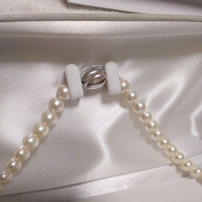 Akoya pearl necklace 43cm with 53 white pearls 7.5-8mm and silver one-push clasp