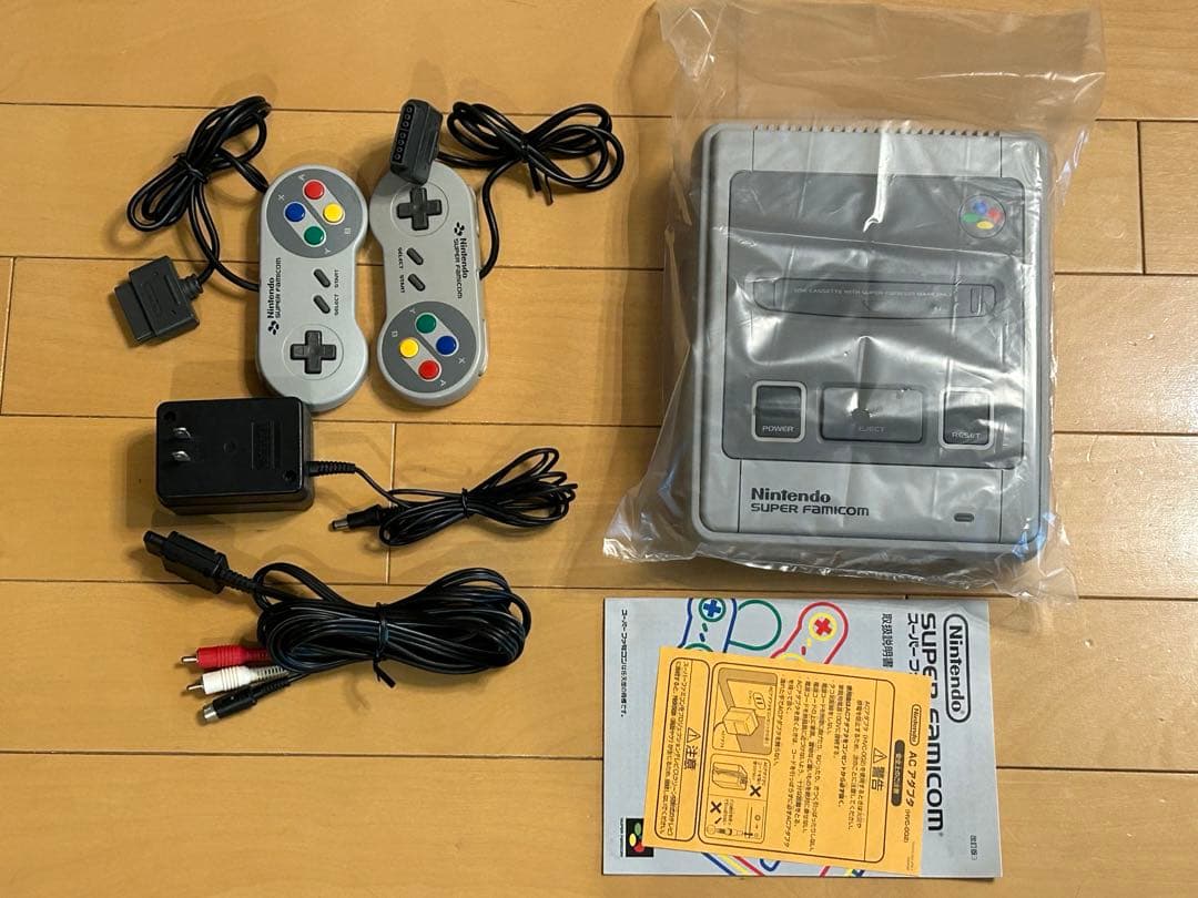Retro SNES console with 2 controllers, AC adapter, S-VHS video cable, and 21 game cartridges including Trakia 776