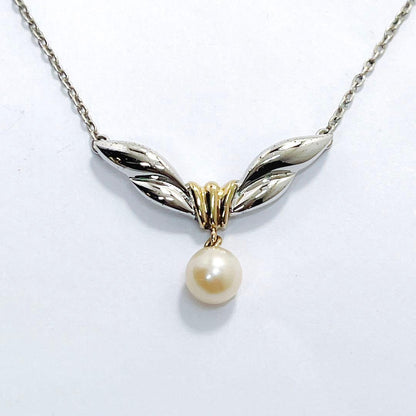 Mikimoto pearl necklace pendant featuring 5.9mm pearls with K18 yellow gold and silver chain, 38cm length