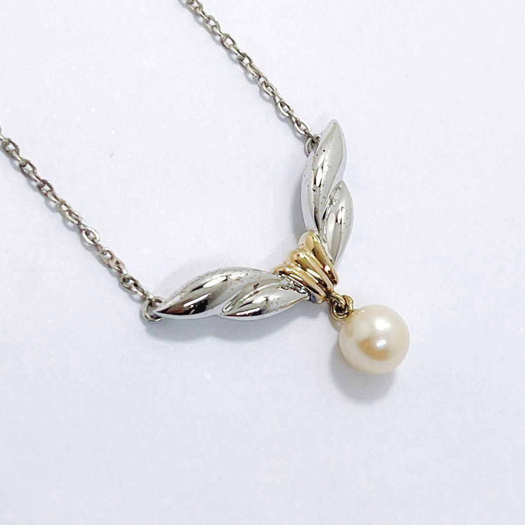 Mikimoto pearl necklace pendant featuring 5.9mm pearls with K18 yellow gold and silver chain, 38cm length