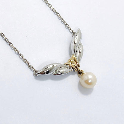 Mikimoto pearl necklace pendant featuring 5.9mm pearls with K18 yellow gold and silver chain, 38cm length