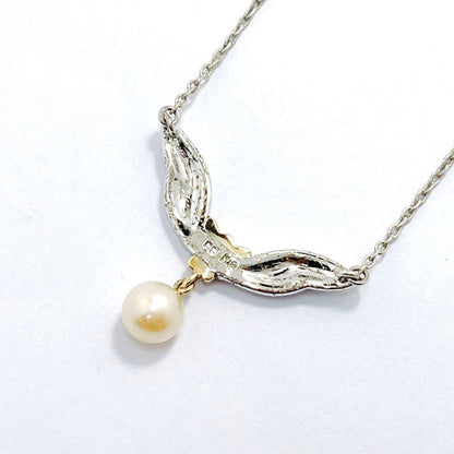 Mikimoto pearl necklace pendant featuring 5.9mm pearls with K18 yellow gold and silver chain, 38cm length