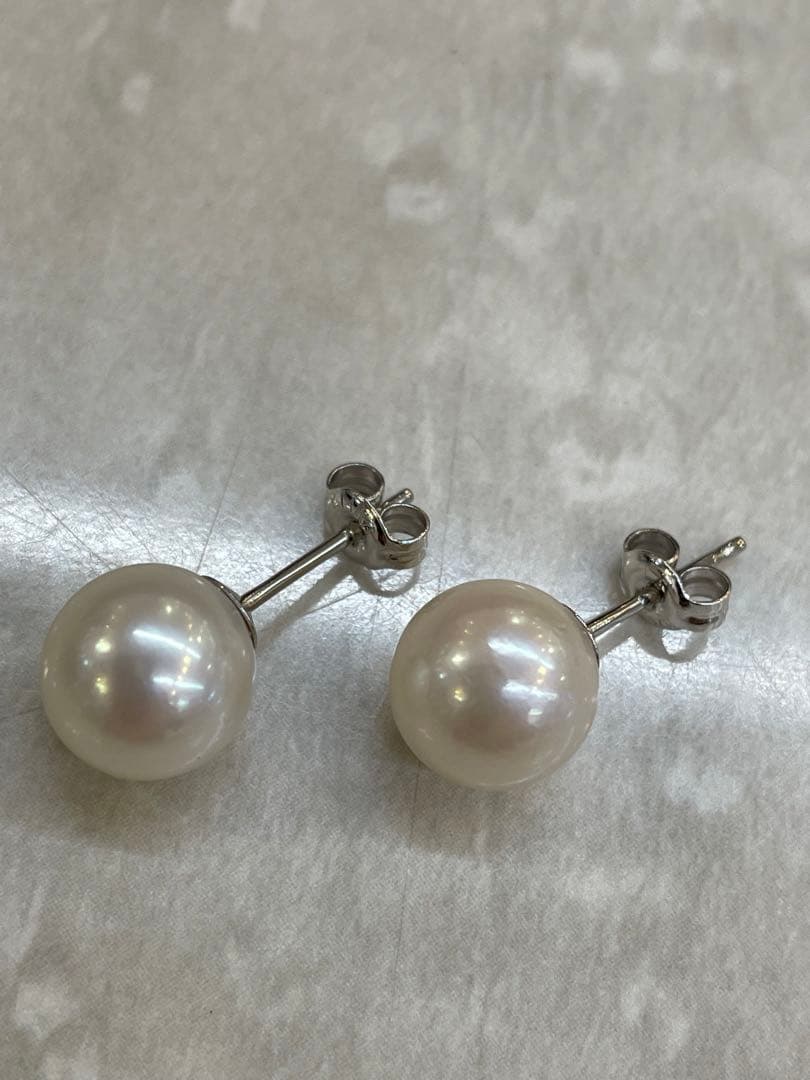 Plain pearl design long necklace and matching earrings in white and gray with 8.5 to 9 mm pearls