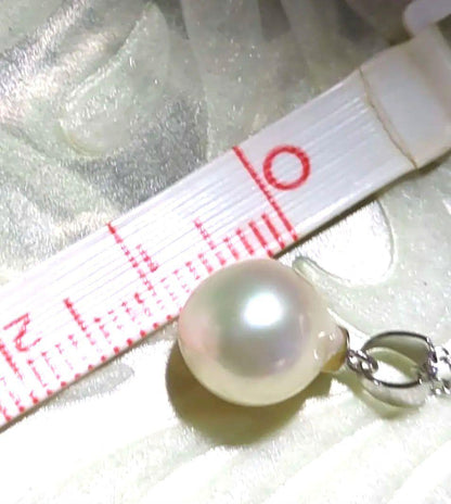 Black Akoya pearl pendant top with necklace set featuring ribbon motif and green-tinged and purple-tinged pearls