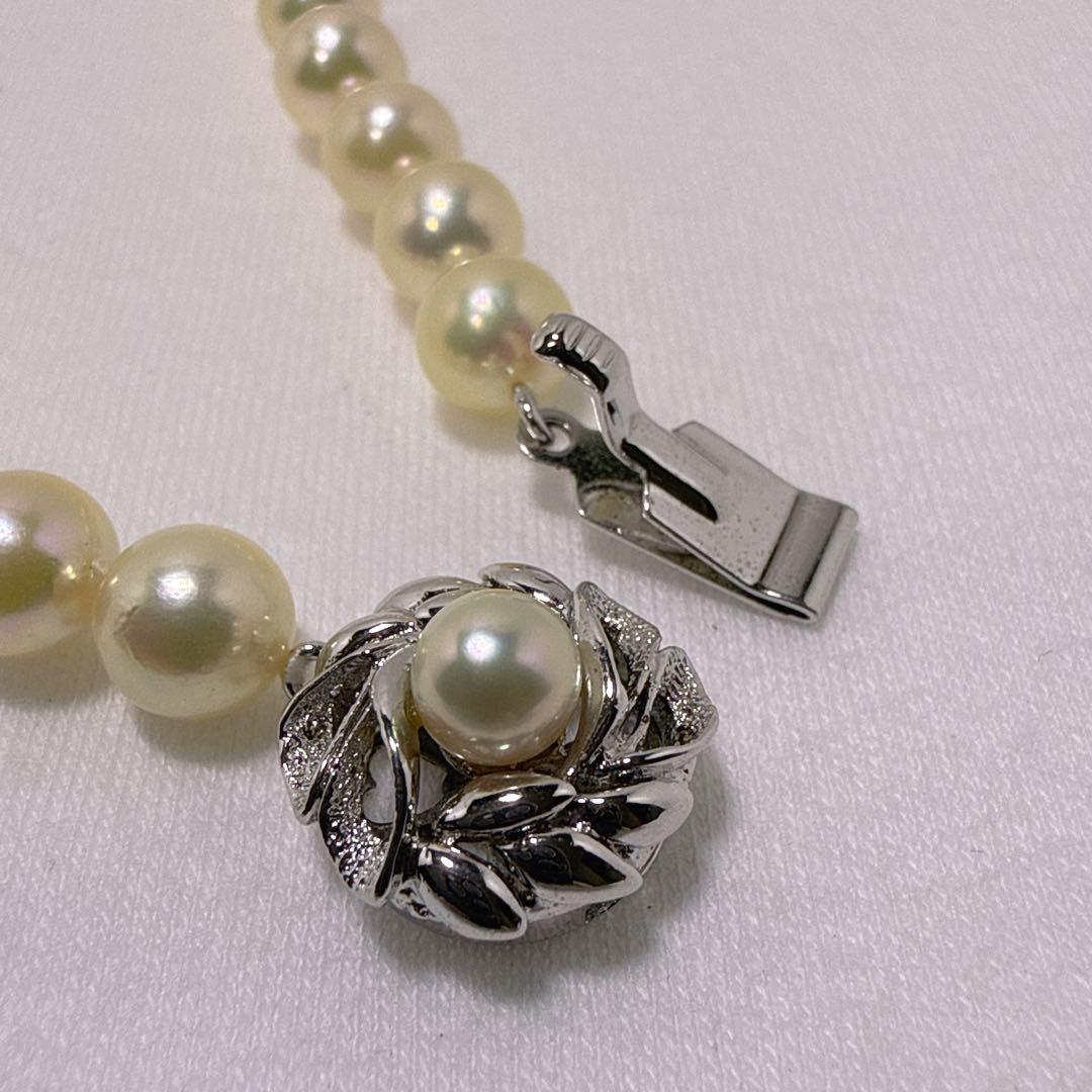 Akoya pearl necklace featuring 6.8-7.3 mm pearls on a 43.5 cm silver chain