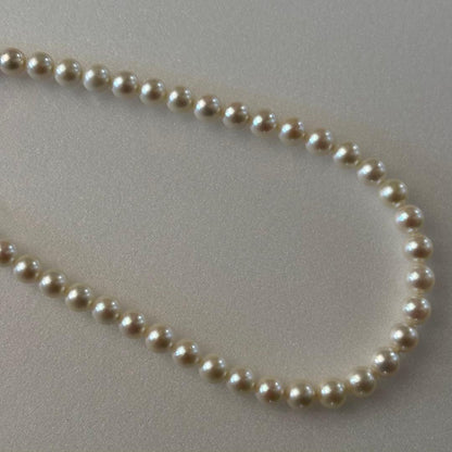 Akoya pearl necklace with 7.5-8.0mm pearls and silver clasp, 43cm full length.