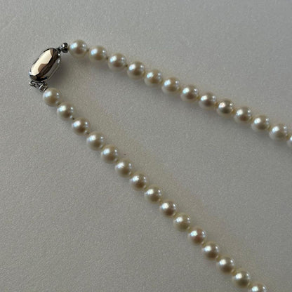 Akoya pearl necklace with 7.5-8.0mm pearls and silver clasp, 43cm full length.