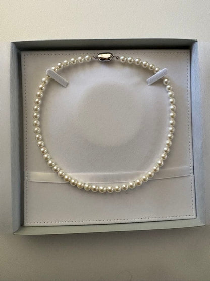 Akoya pearl necklace with 7.0-7.5mm round pearls and silver clasp, 43 cm length