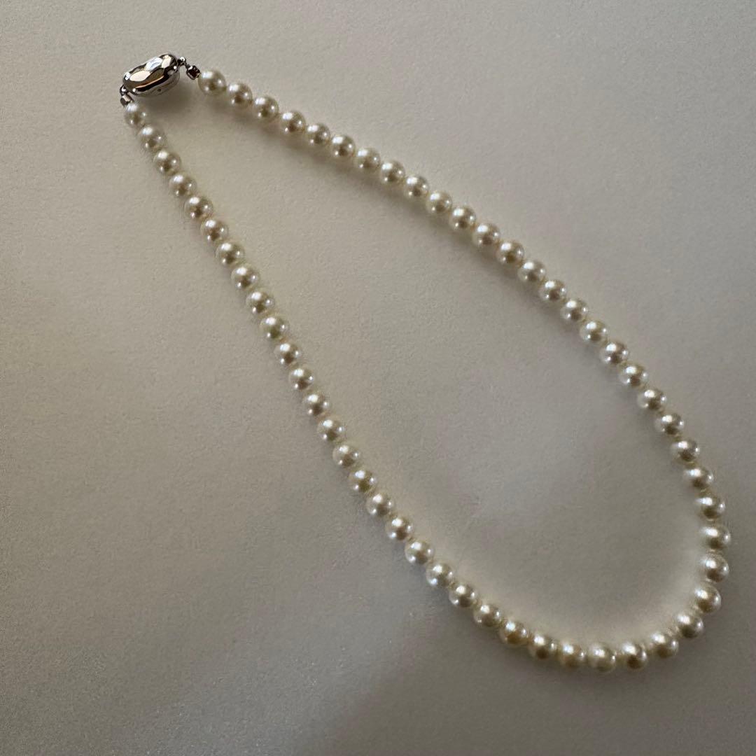 Akoya pearl necklace with 7.0-7.5mm round pearls and silver clasp, 43 cm length