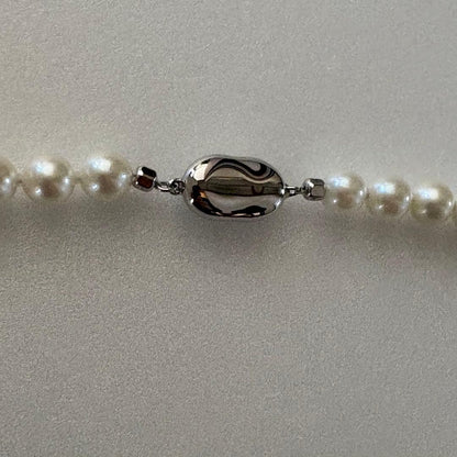 Akoya pearl necklace with 7.0-7.5mm round pearls and silver clasp, 43 cm length