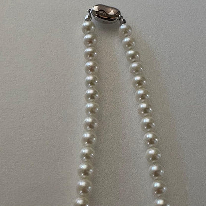 Akoya pearl necklace with 7.0-7.5mm round pearls and silver clasp, 43 cm length