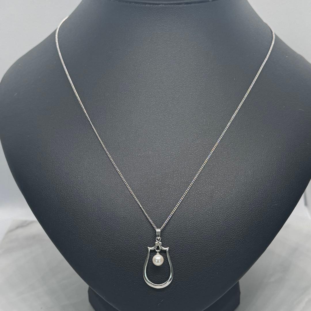Mikimoto Akoya pearl single pearl necklace pendant in silver with horseshoe design and 5.2 mm pearl