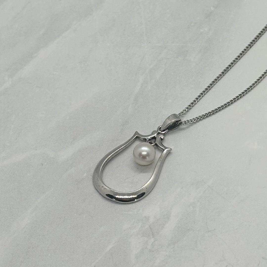 Mikimoto Akoya pearl single pearl necklace pendant in silver with horseshoe design and 5.2 mm pearl