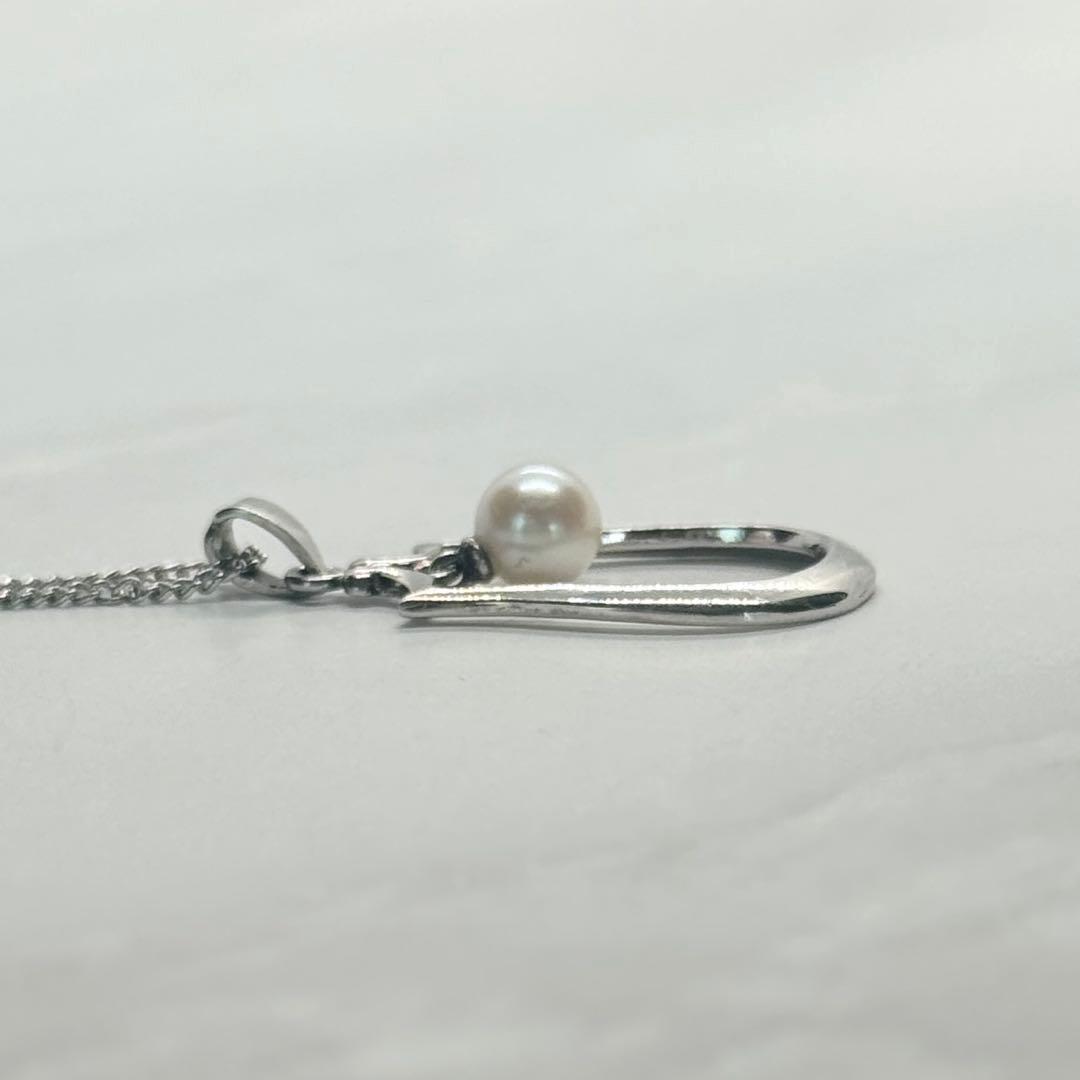Mikimoto Akoya pearl single pearl necklace pendant in silver with horseshoe design and 5.2 mm pearl