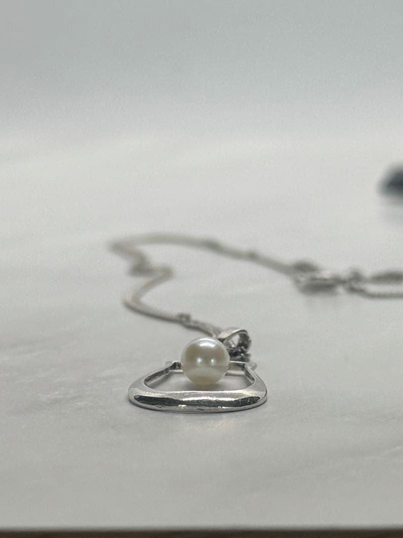 Mikimoto Akoya pearl single pearl necklace pendant in silver with horseshoe design and 5.2 mm pearl