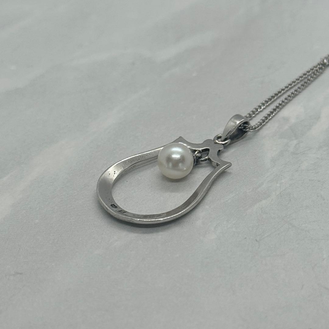 Mikimoto Akoya pearl single pearl necklace pendant in silver with horseshoe design and 5.2 mm pearl