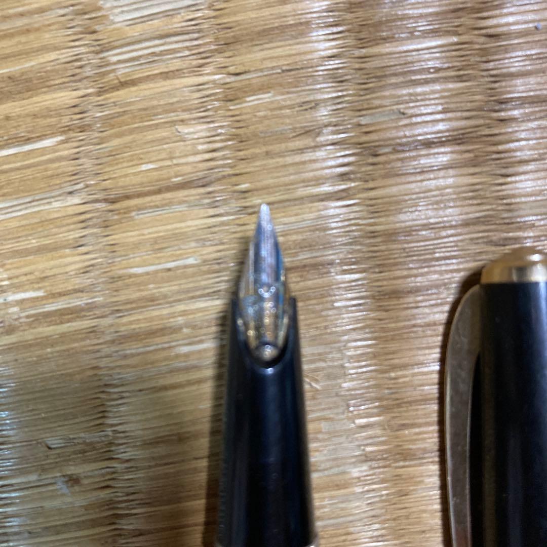 PILOT Fedora Nib fountain pen with black body and gold color decoration