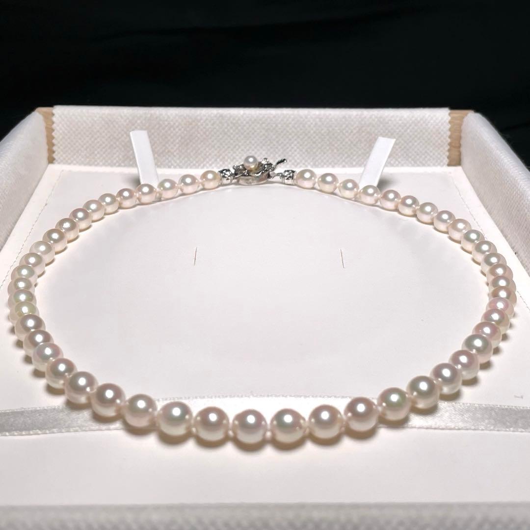 Kagayaki Hanadama Akoya pearl necklace with white semi-round pearls 6.5-7.0mm on silver chain