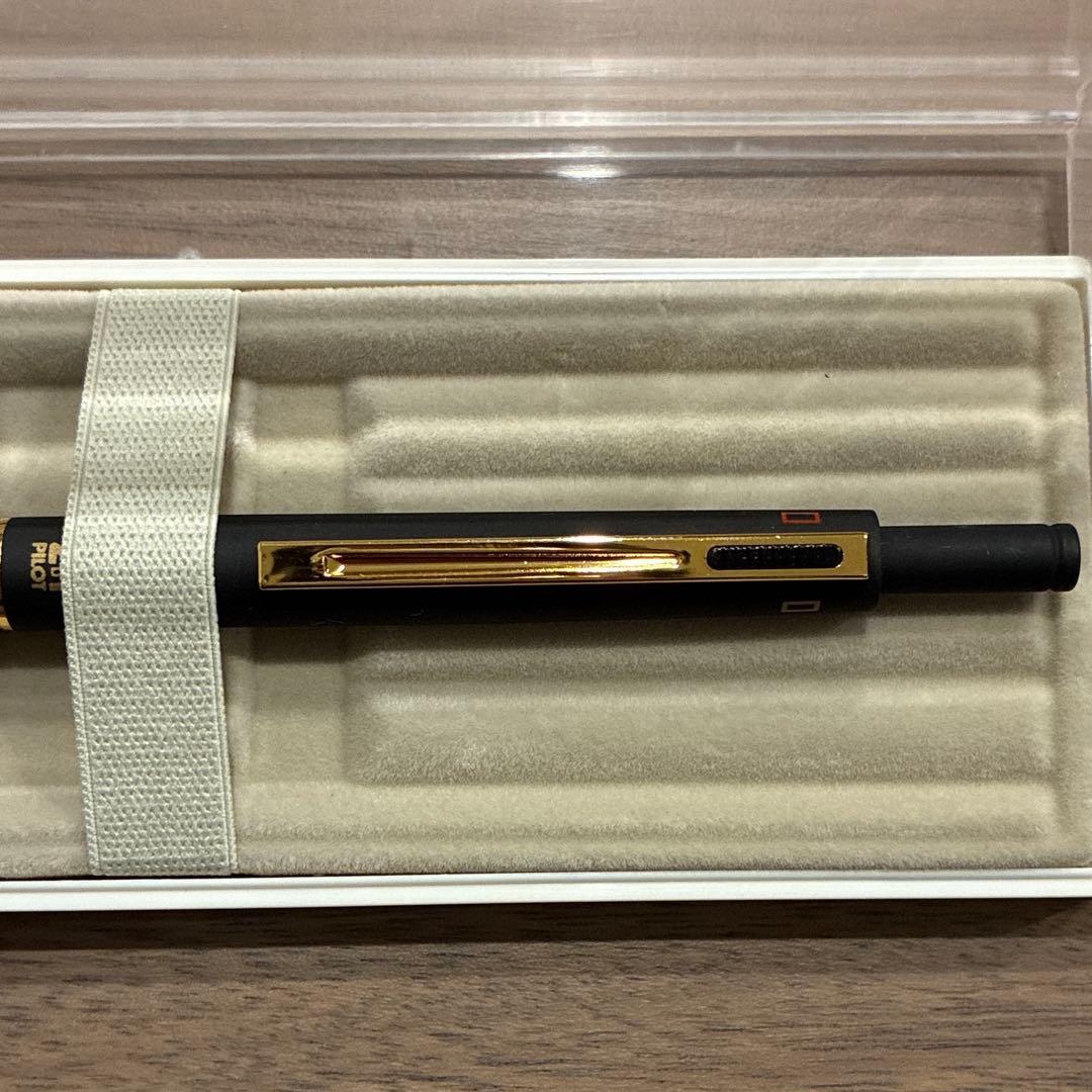 PILOT 2+1 Multi-Function Pen in Black and Gold with two ballpoint pens and mechanical pencil