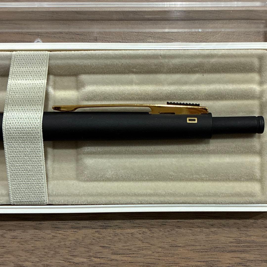 PILOT 2+1 Multi-Function Pen in Black and Gold with two ballpoint pens and mechanical pencil