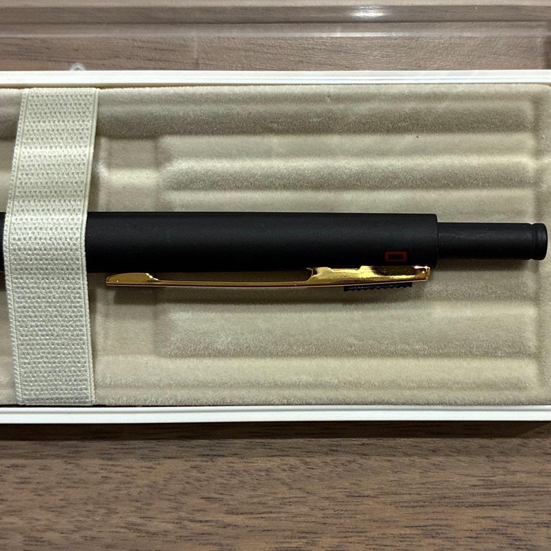 PILOT 2+1 Multi-Function Pen in Black and Gold with two ballpoint pens and mechanical pencil