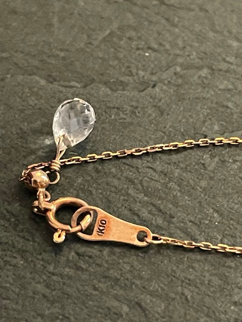 agete K10 pearl necklace featuring 3 round and elongated baroque pearls with adjustable sliding chain